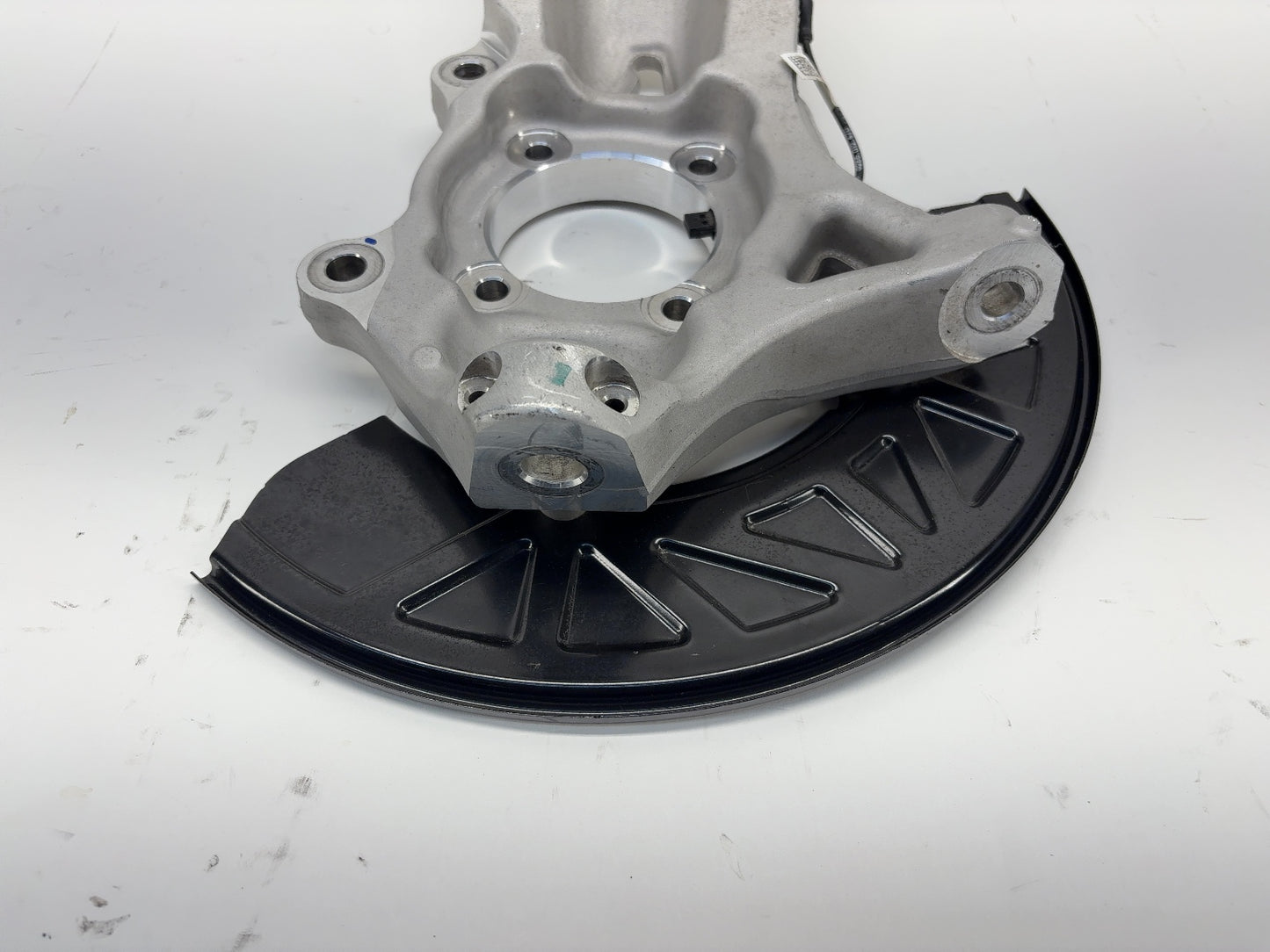 2024 Rivian R1S R1T Front Left Knuckle With Shield PT00415632-D