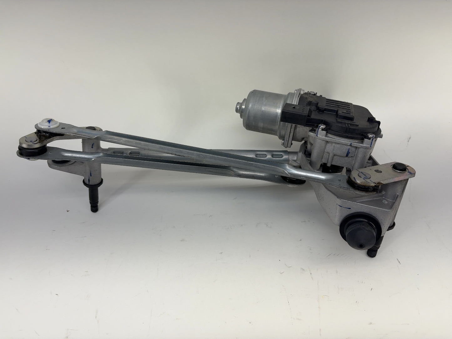 2026 Tesla Model Y Juniper Wiper Motor Assembly 1628222-10-C