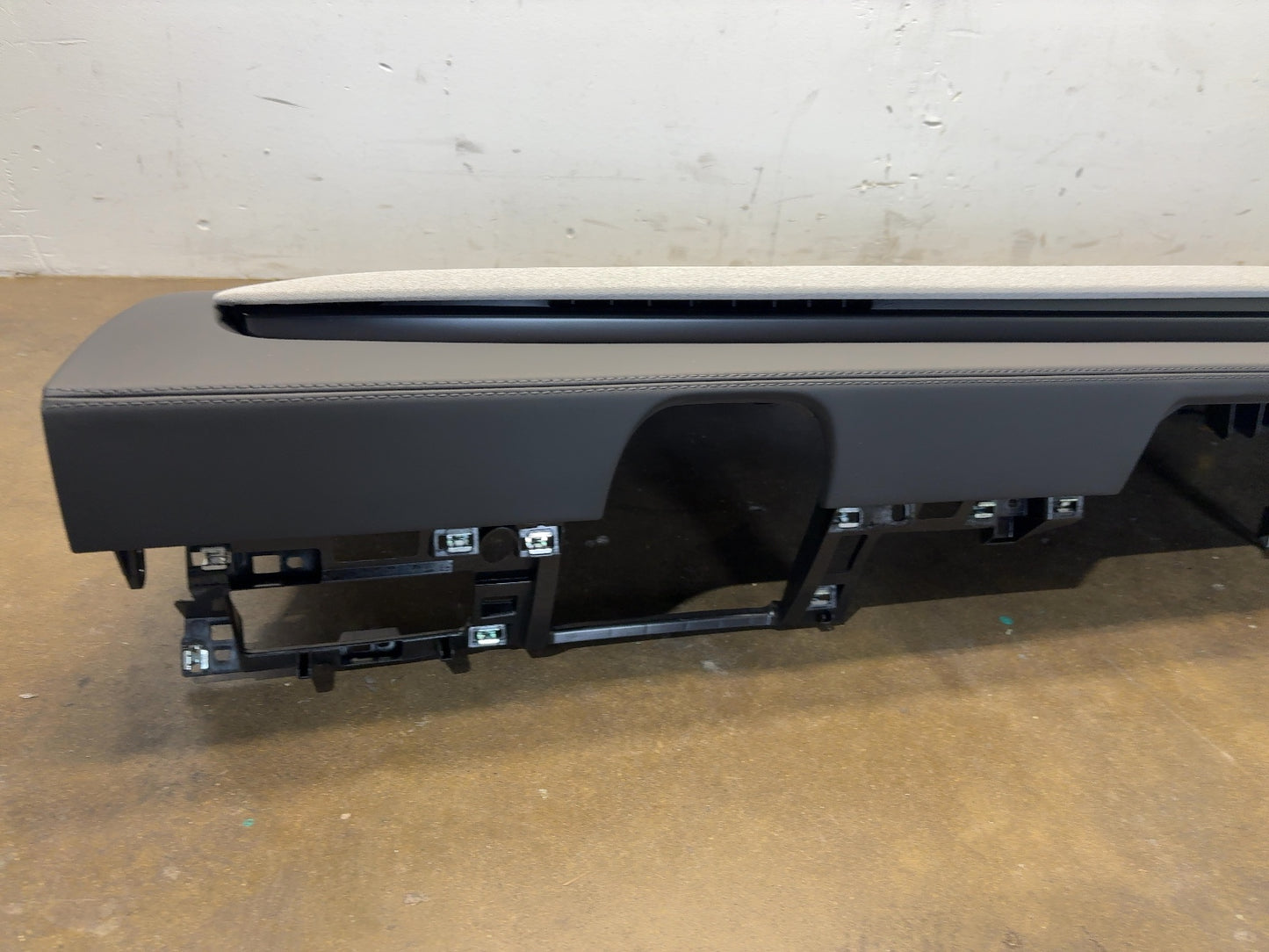 2026 Tesla Model Y Juniper Dash Panel With Airbag 1936000-70-G