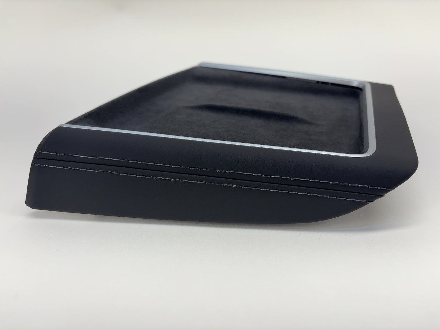 2026 Tesla Model Y Juniper Wireless Charging Module & Pad 1761810-00-D