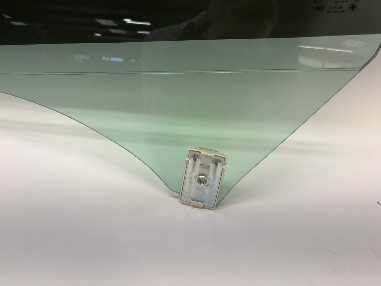 2024-2025 Tesla Model 3 Highland Front Left Door Glass Laminated 1768719-00-D