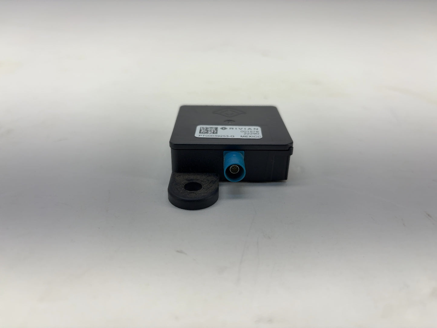 2023 Rivian R1S R1T Front Radio Antenna Amplifier PT00039253-G