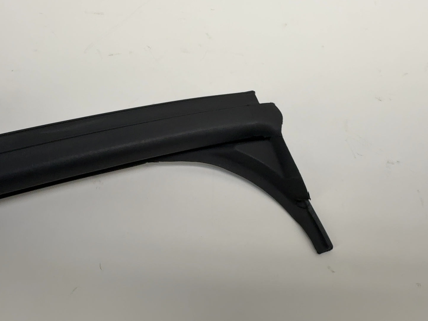 2023-2024 Tesla Model Y Rear Right Quarter Glass Weather Strip 1497714-00-D