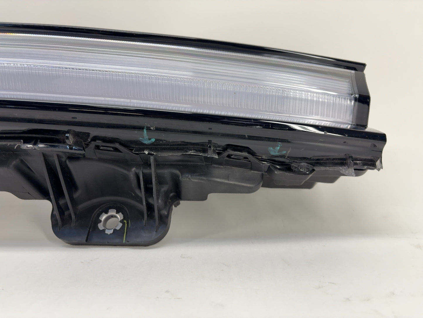 2025 Rivian R1S R1T Center Headlamp PT00252562-D