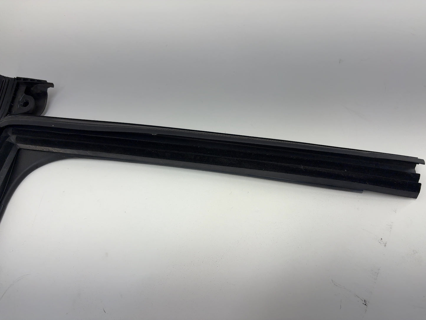 2023 Rivian R1S R1T Front Left Door Rubber Seal PT00002209-A