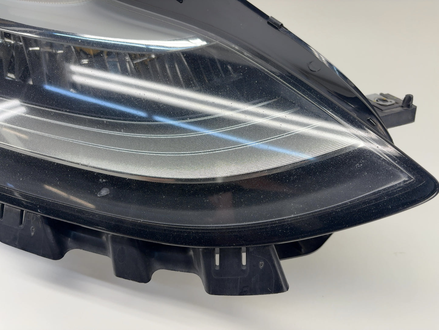 2018 Tesla Model 3 Right Headlamp 1077372-10-I
