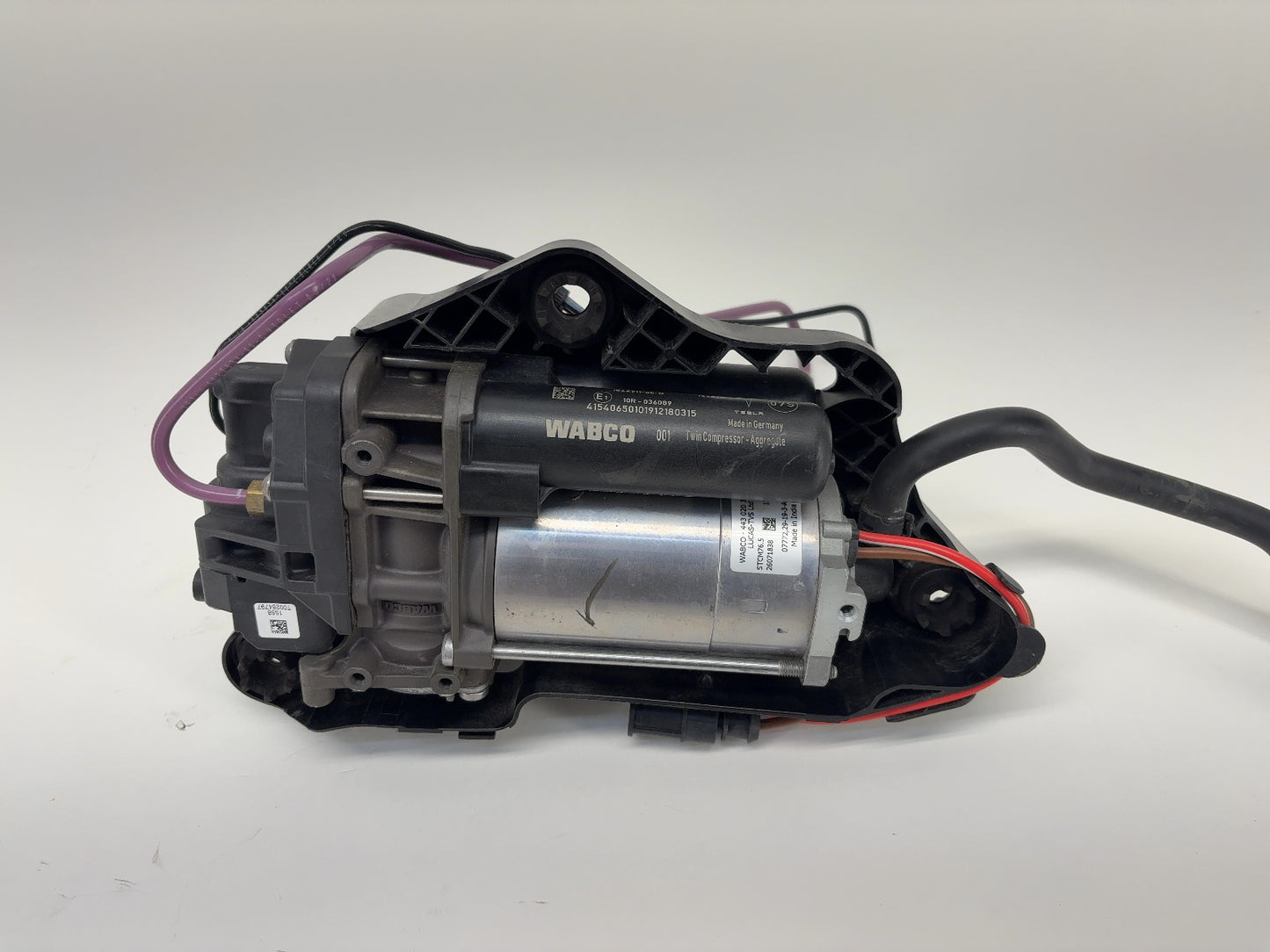 2020 Tesla Model X Air Suspension Compressor 1044911-00-D