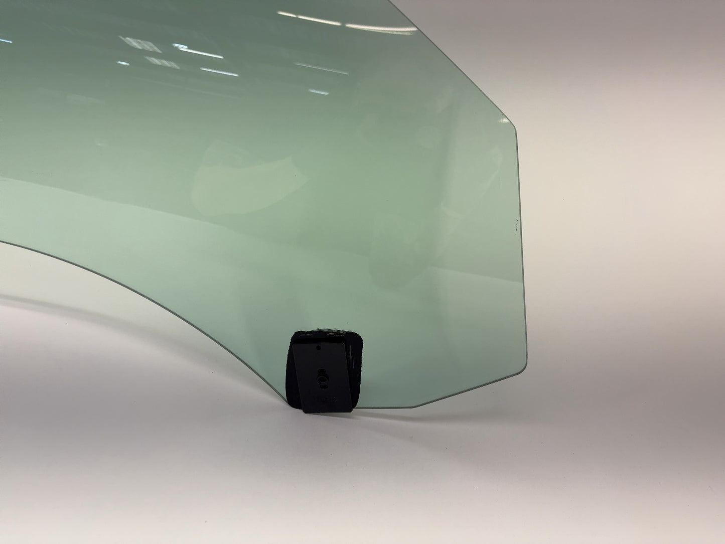 2021-2023 Tesla Model 3 Front Right Door Glass Laminated 1568569-00-C