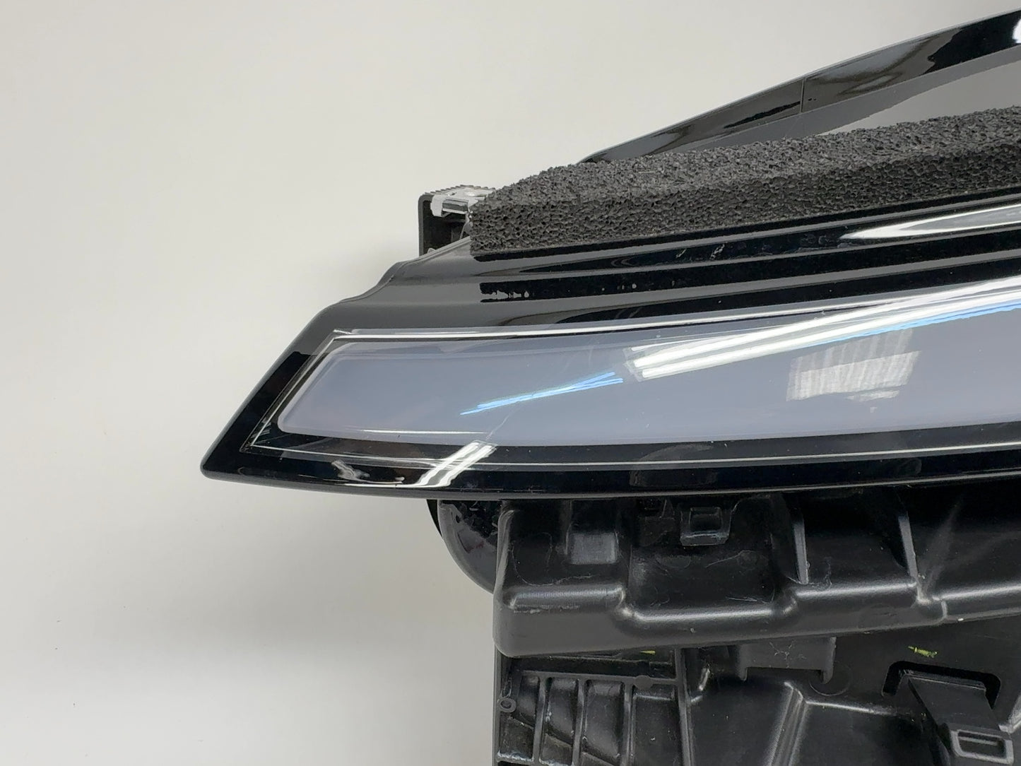 2025-2026 Tesla Model Y Juniper Headlamp Left 1918347-00-E