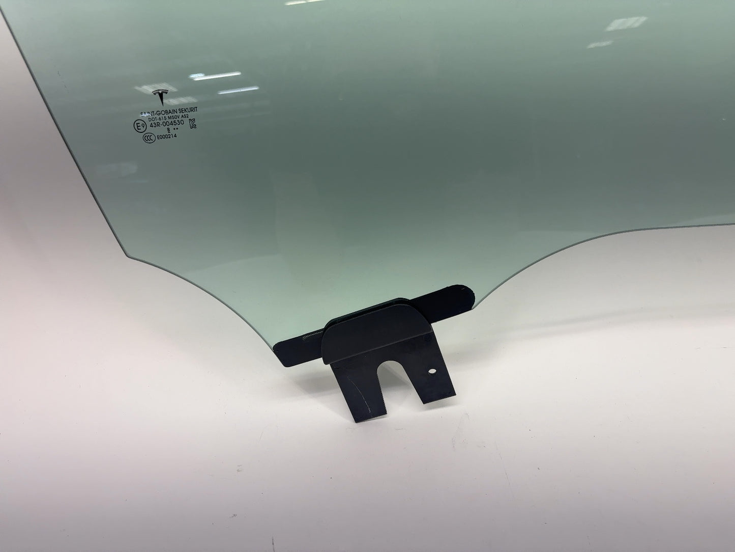 2018-2020 Tesla Model X Front Right Door Glass 1028823-00-J