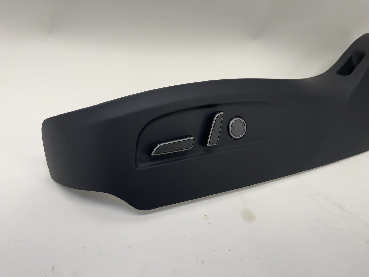 2025 Tesla Model Y Juniper Front Left Seat Trim With Control Switches 2002256-00-D