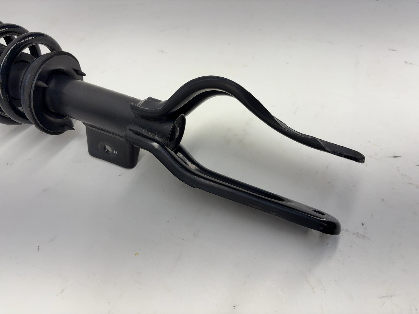 2023 Tesla Model Y Front Left Strut Absorber 2288362-00-A