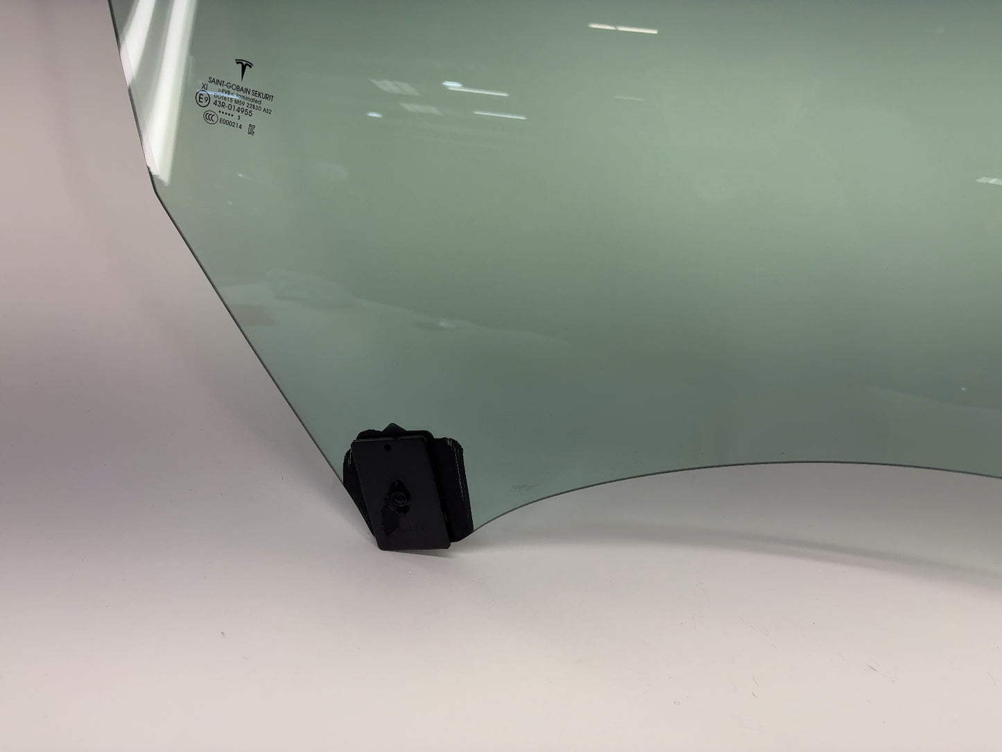 2021-2023 Tesla Model 3 Front Right Door Glass Laminated 1568569-00-C