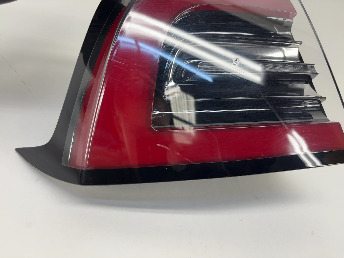 2018-2020 Tesla Model 3 Tail Lamp Rear Bodyside Left 1077397-00-F