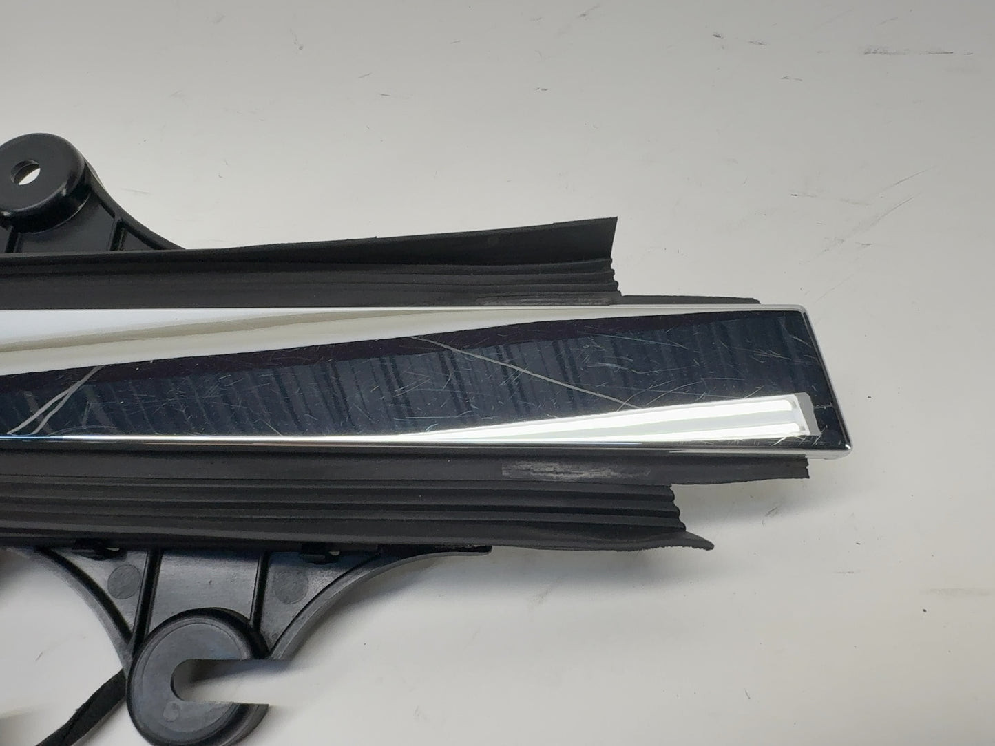 2018 Tesla Model X Rear Right Door Handle 1045158-00-D