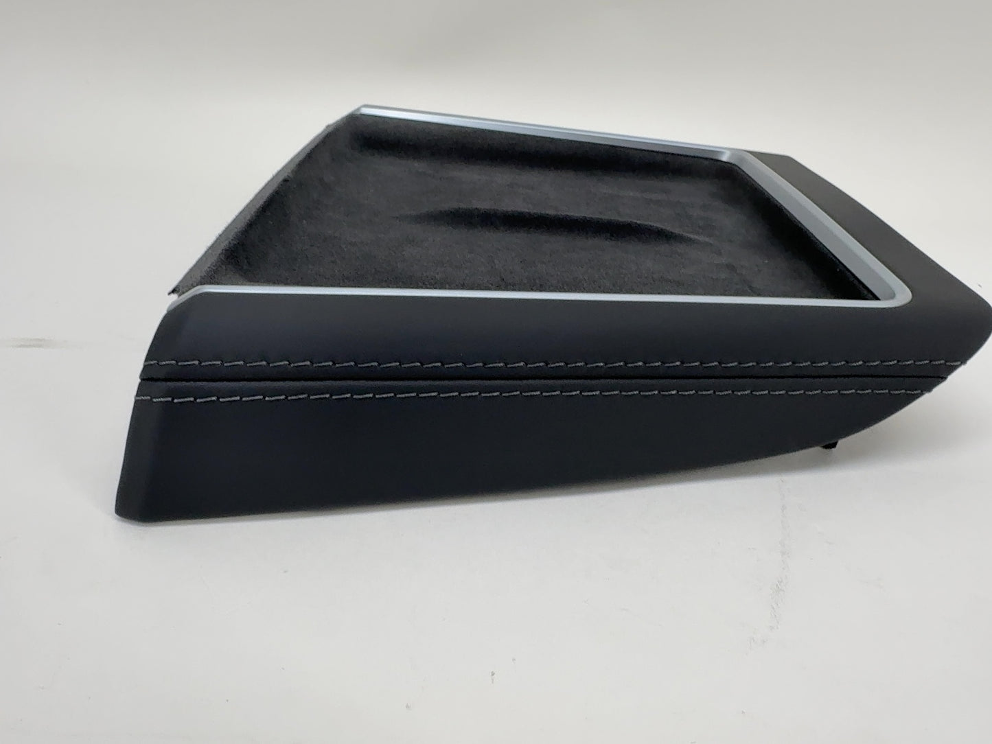 2025-2026 Tesla Model Y Juniper Wireless Charging Module And Pad 1761810-00-D