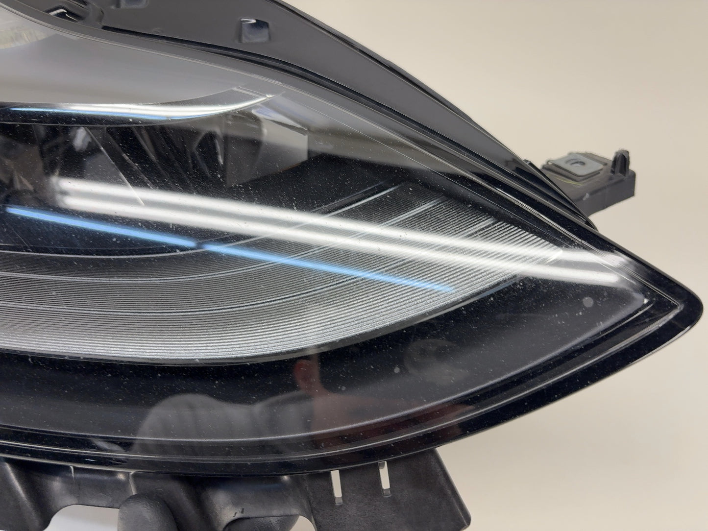 2022-2023 Tesla Model Y Right Global Headlight 1514953-00-D