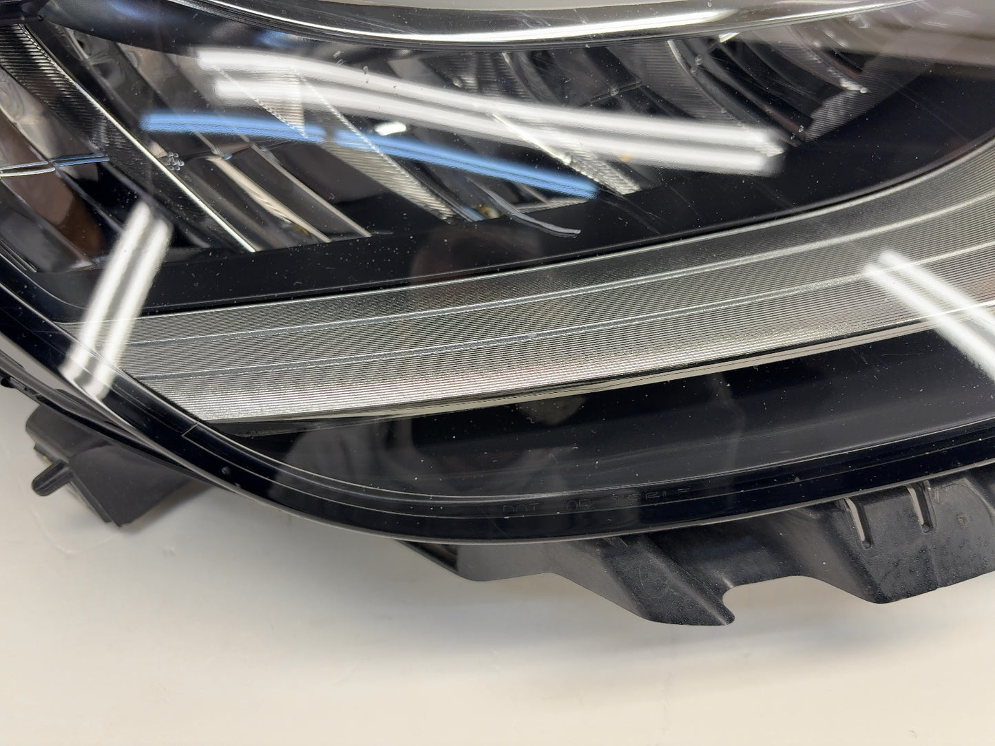 2018-2019 Tesla Model 3 Right Headlight 1077372-10-I