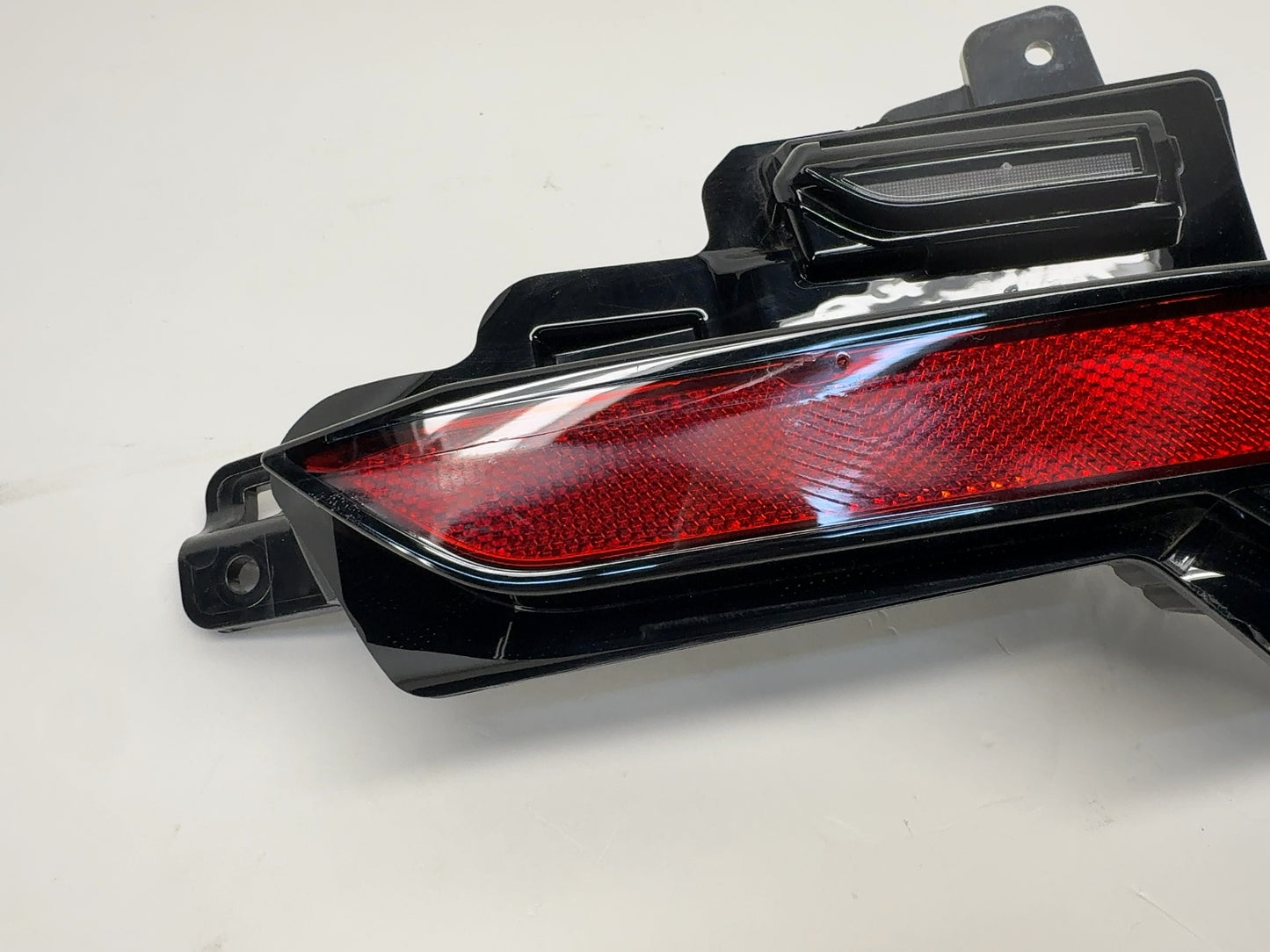 2026 Tesla Model Y Juniper Rear Right Bumper Light 1979445-10-D
