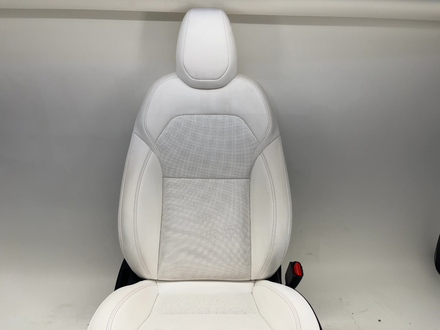 2023-2025 Tesla Model 3 Highland Front Right Seat Assembly 7754324-02-B