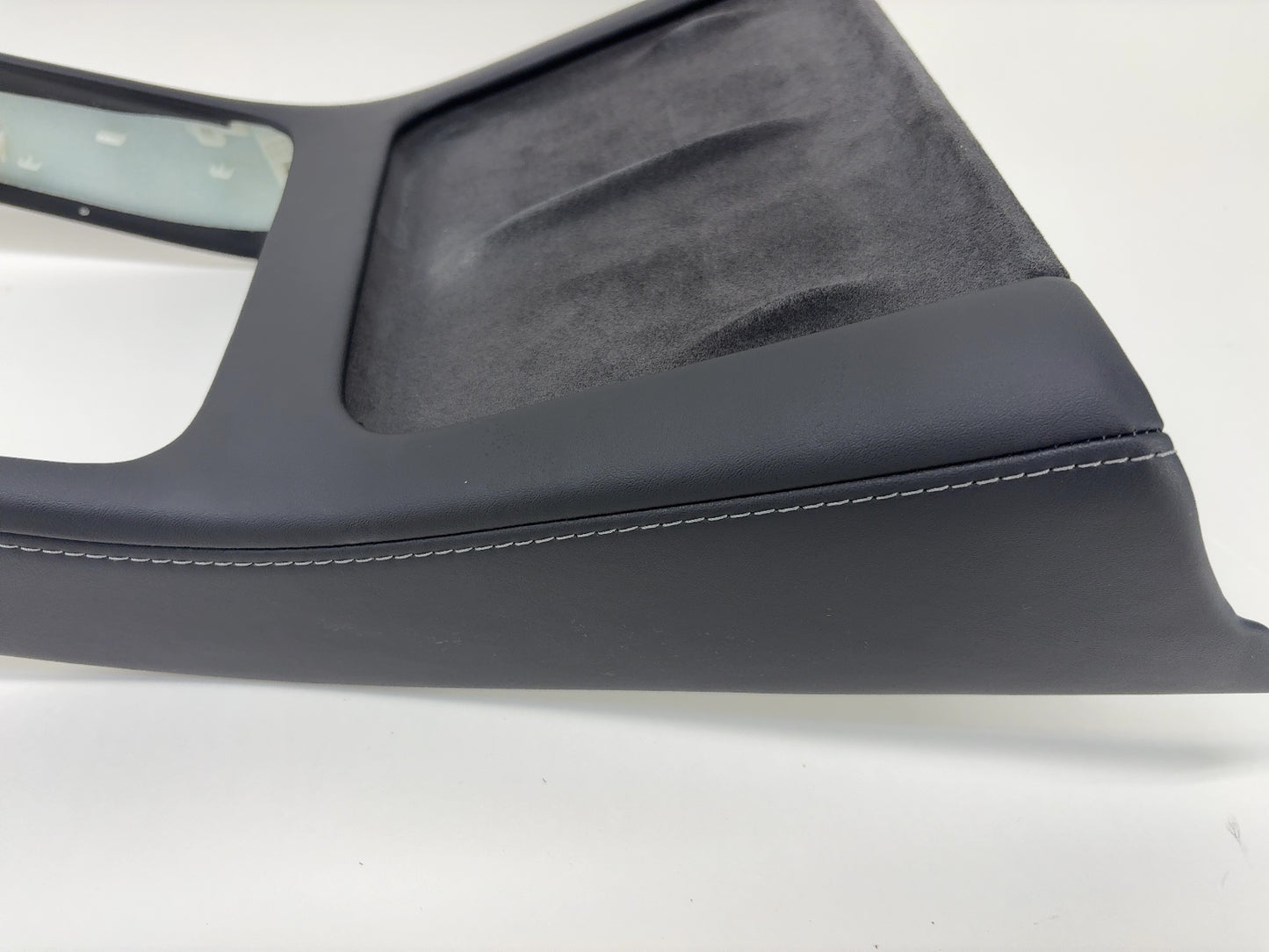 2022-2025 Tesla Model 3 Wireless Charging Module With Trim 1755100-00-D