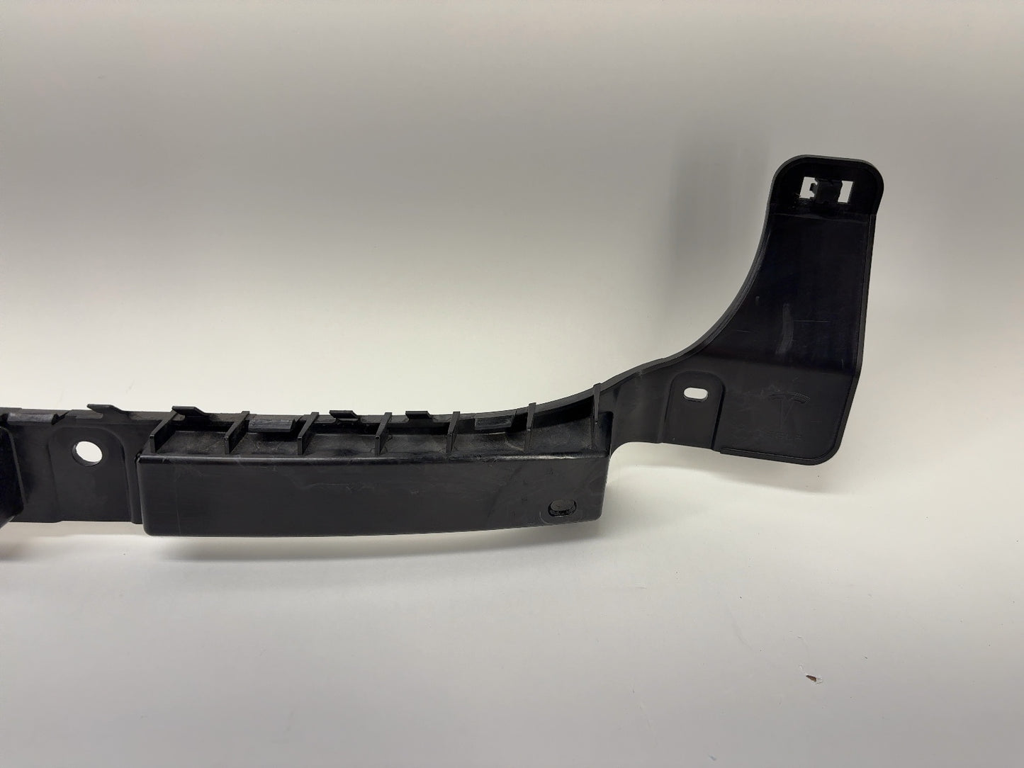2018 Tesla Model 3 Bracket Rear Center 1121191-00-C
