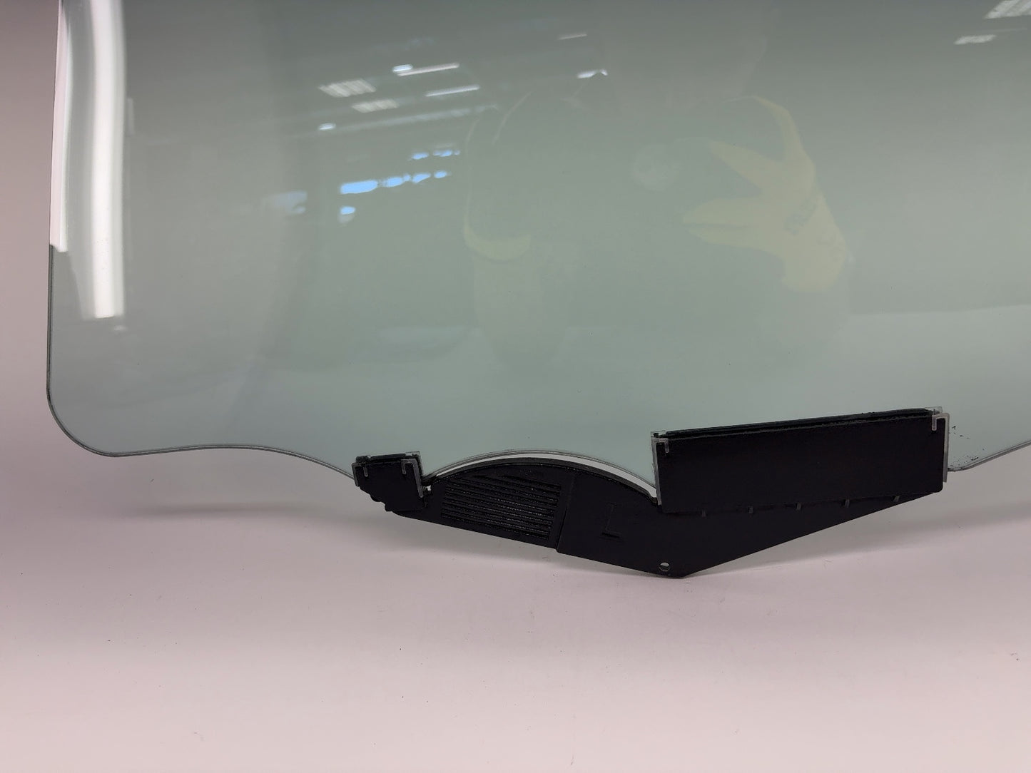 2022-2023 Tesla Model Y Front Left Door Glass Laminated 1582616-00-B