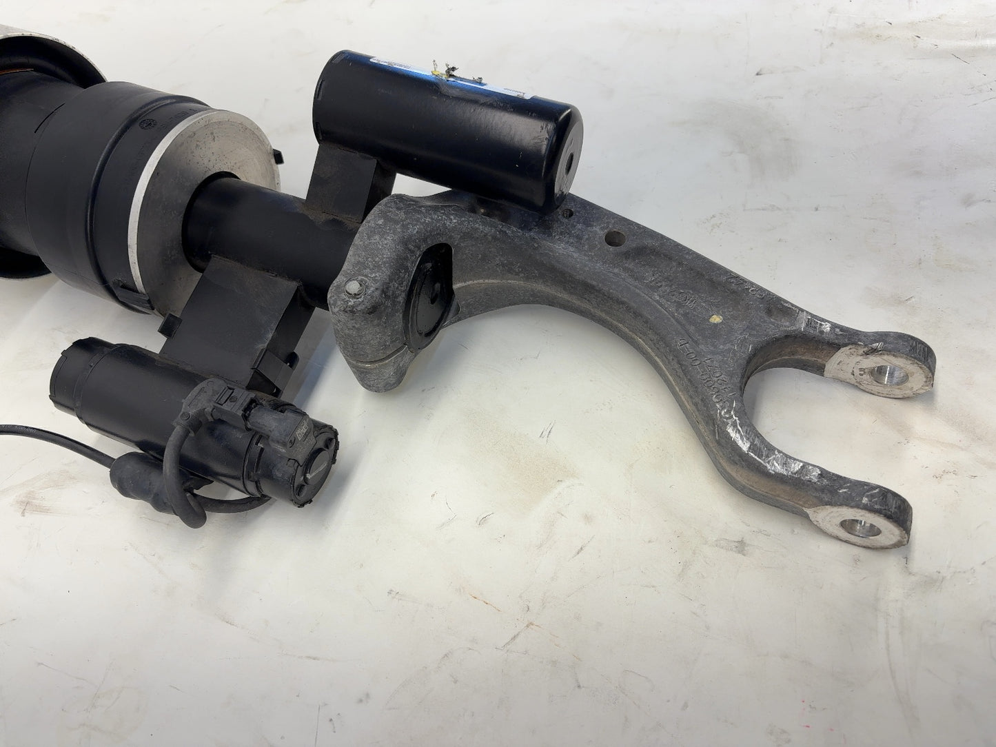 2020 Tesla Model X Front Air Spring Module Right 1027066-00-C