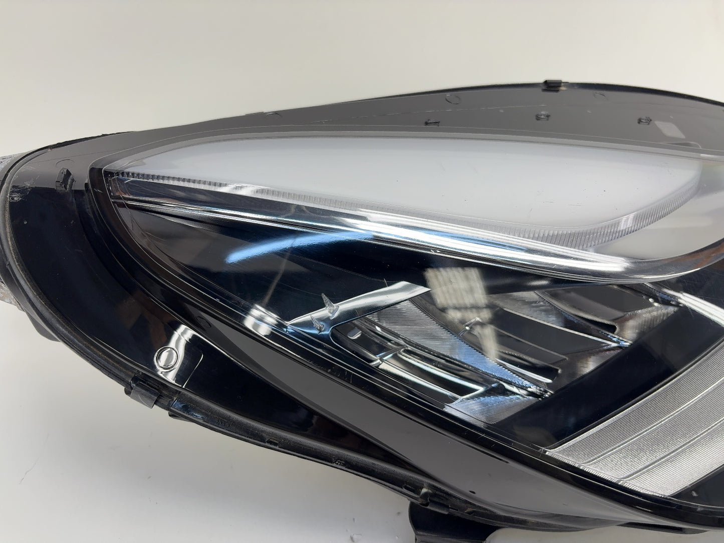 2018 Tesla Model 3 Right Headlamp 1077372-00-E
