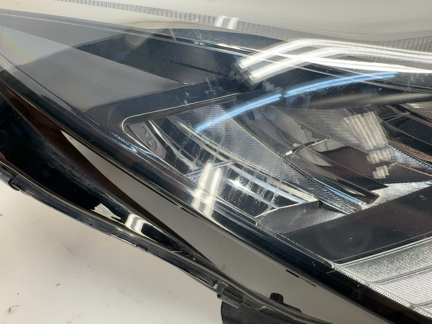 2018 Tesla Model 3 Right Headlamp 1077372-00-E