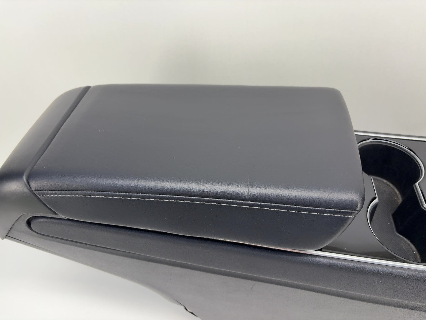 2018 Tesla Model 3 Center Console 1087900-00-D