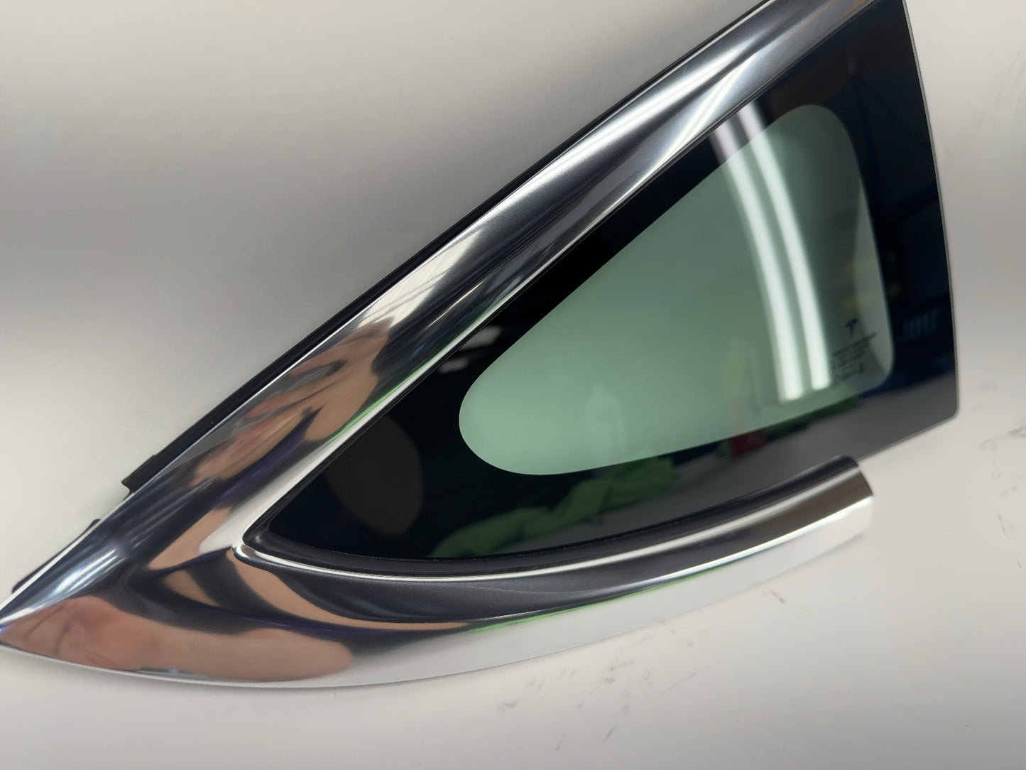 2020 Tesla Model 3 Rear Quarter Glass Right Chrome 1098758-00-G