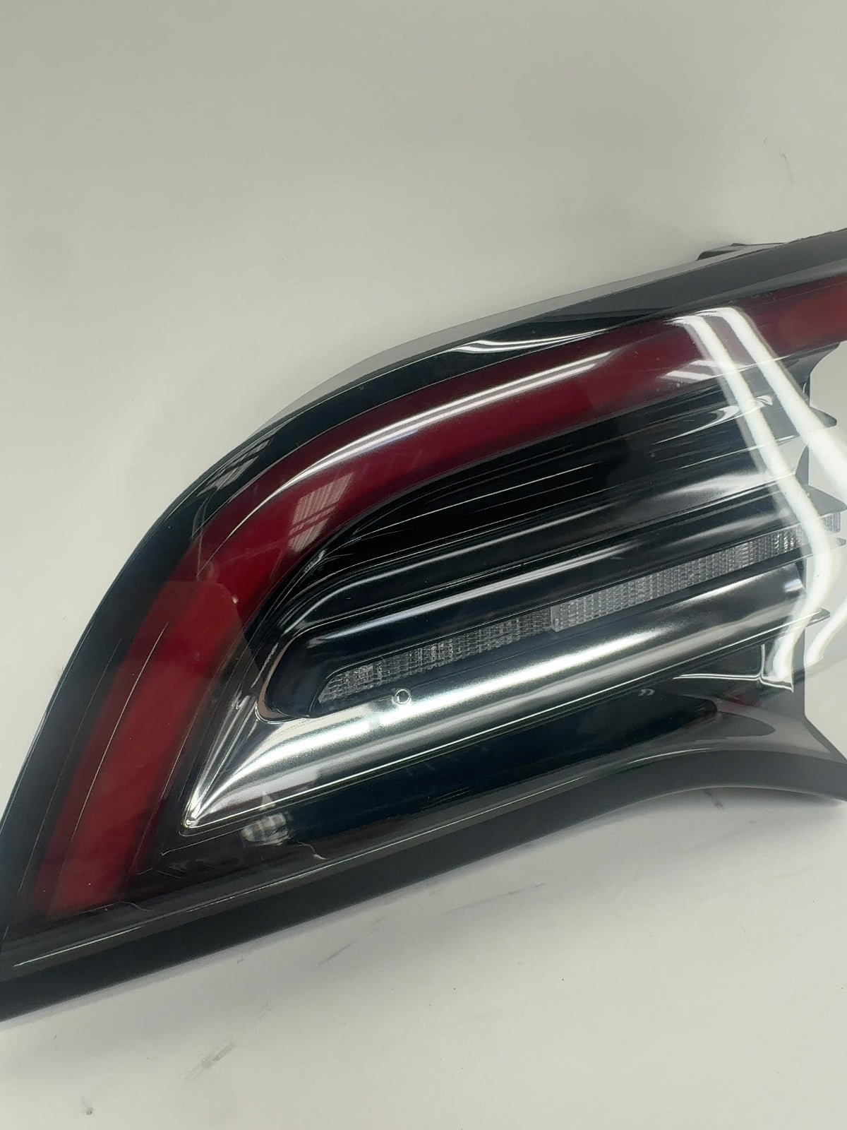 2021-2023 Tesla Model 3 Right Tail Lamp Trunk Mounted 1077402-00-G