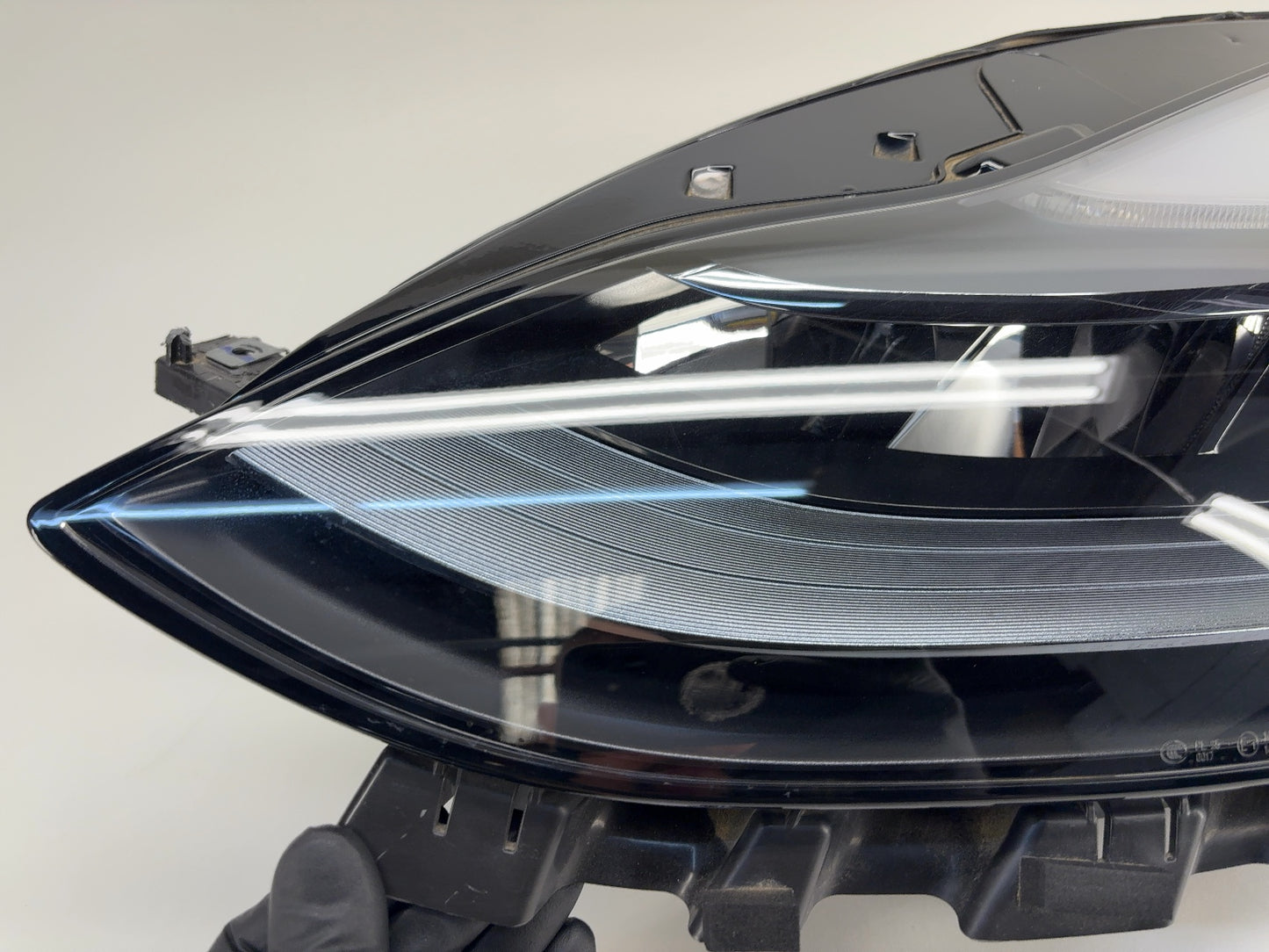 2024 Tesla Model Y Left Headlamp 1514952-00-E