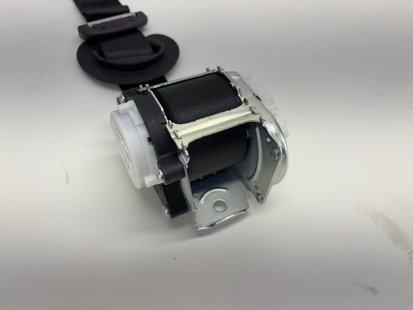 2021-2025 Tesla Model X Front Right Seat Belt Retractor 1615469-90-D