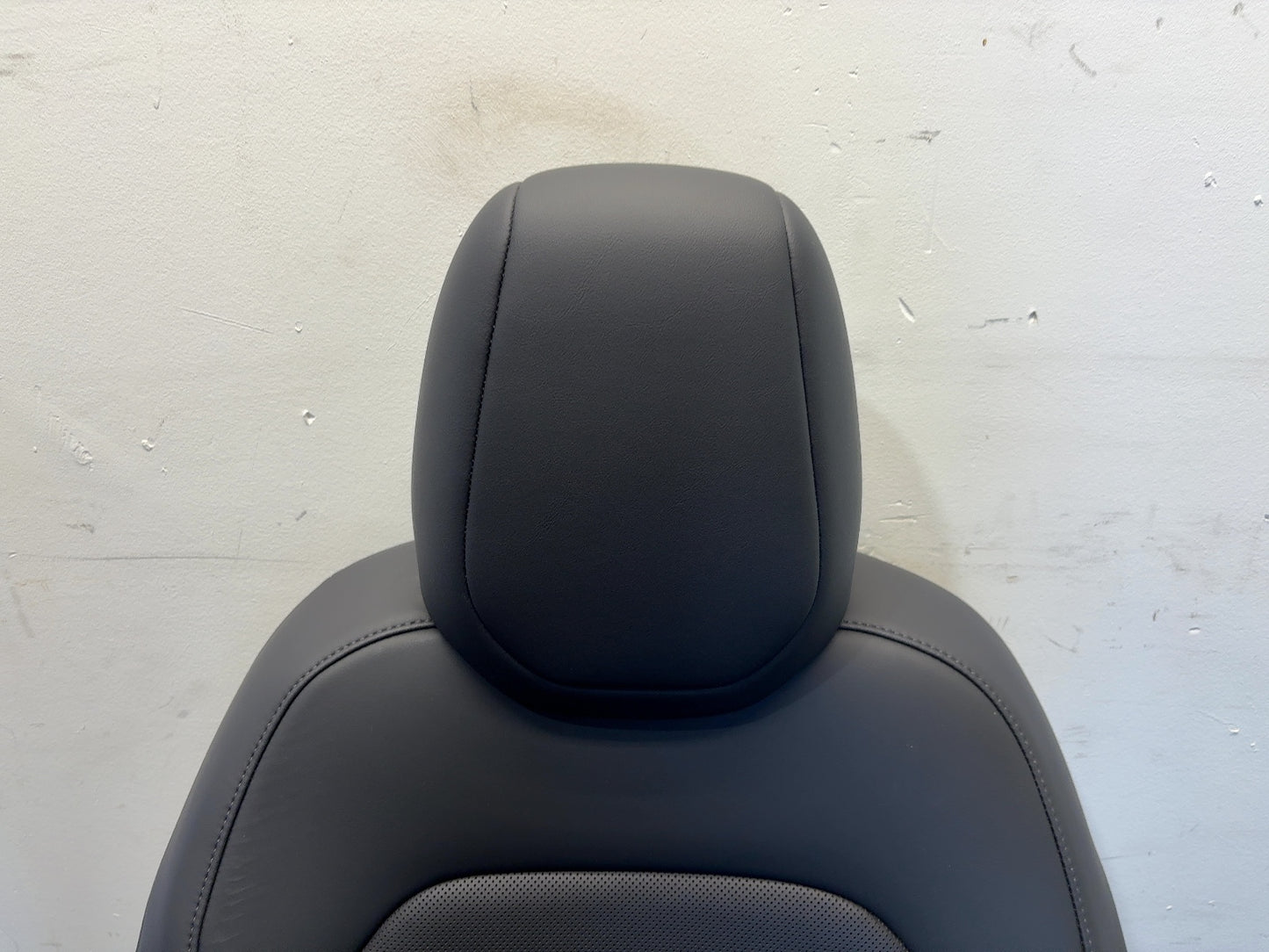 2026 Tesla Model Y Juniper Front Right Seat Assembly 2700041-F1-A