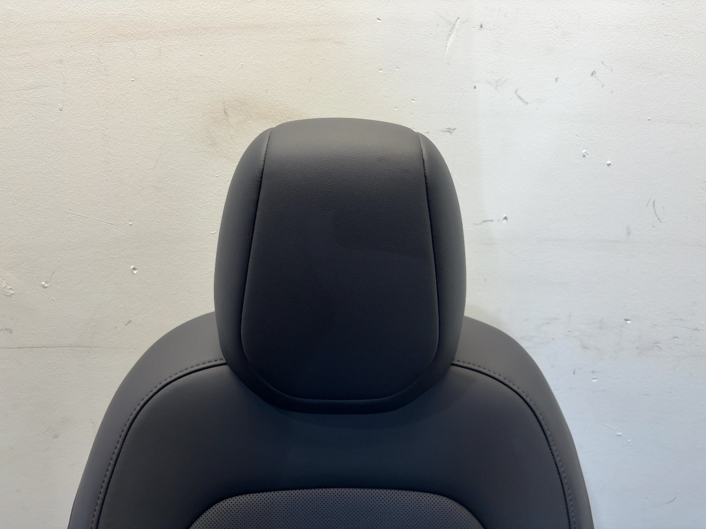 2025-2026 Tesla Model 3 Highland Front Right Seat Assembly 7754324-01-B