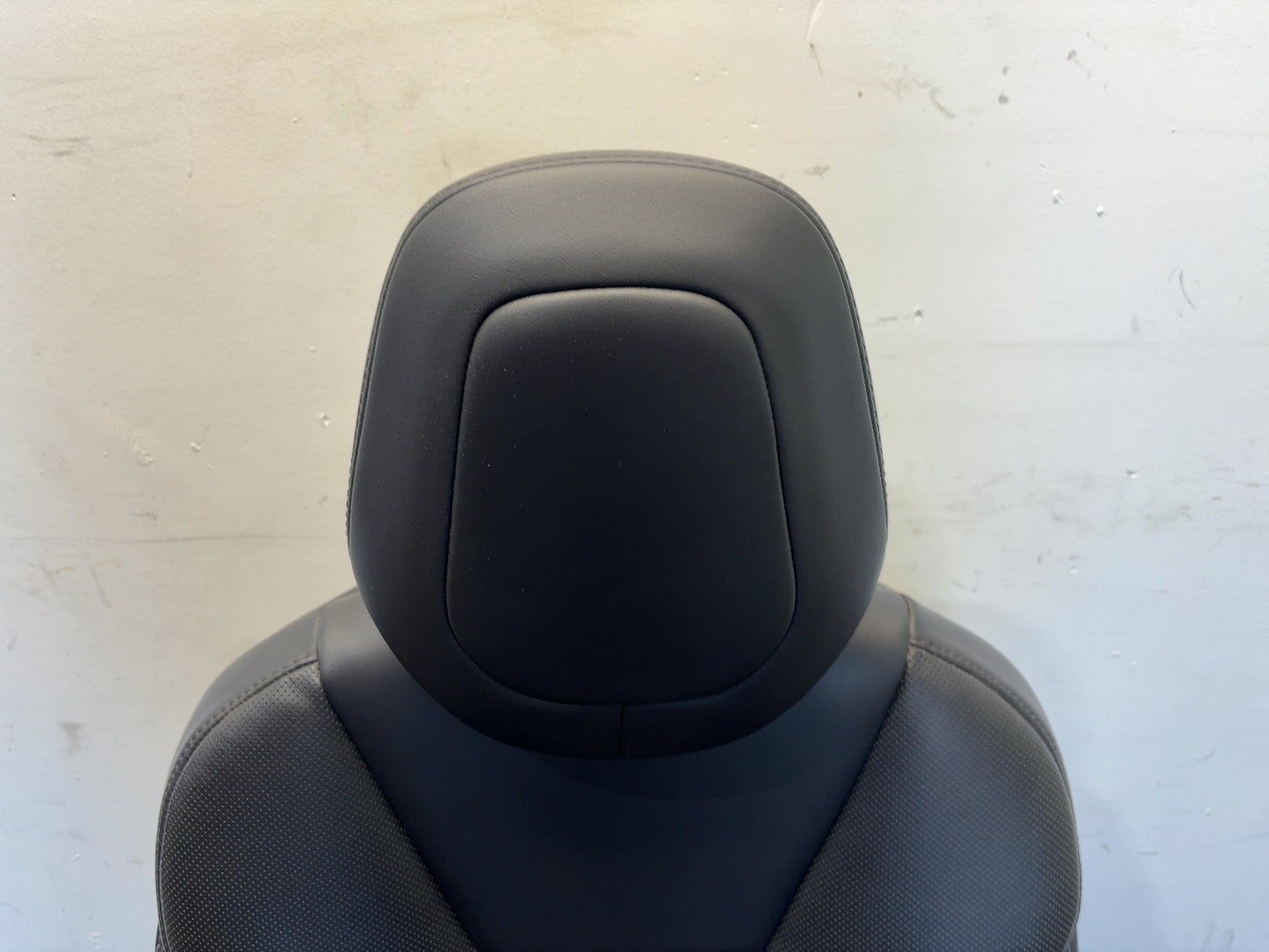 2018 Tesla Model X Front Left Seat Assembly 9876527-05-A