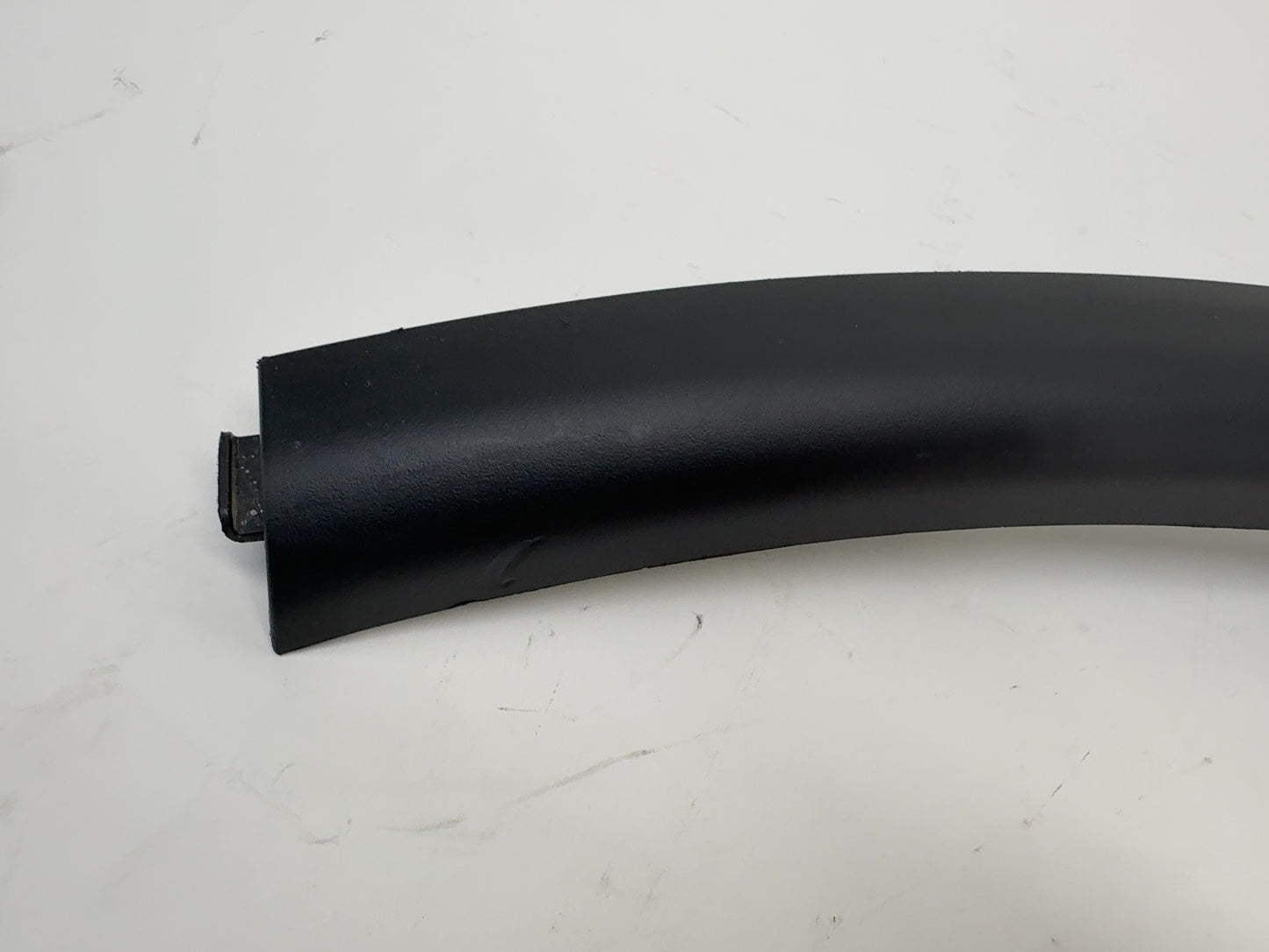 2025-2026 Tesla Model Y Juniper Front Right Fender Garnish 1937599-00-C