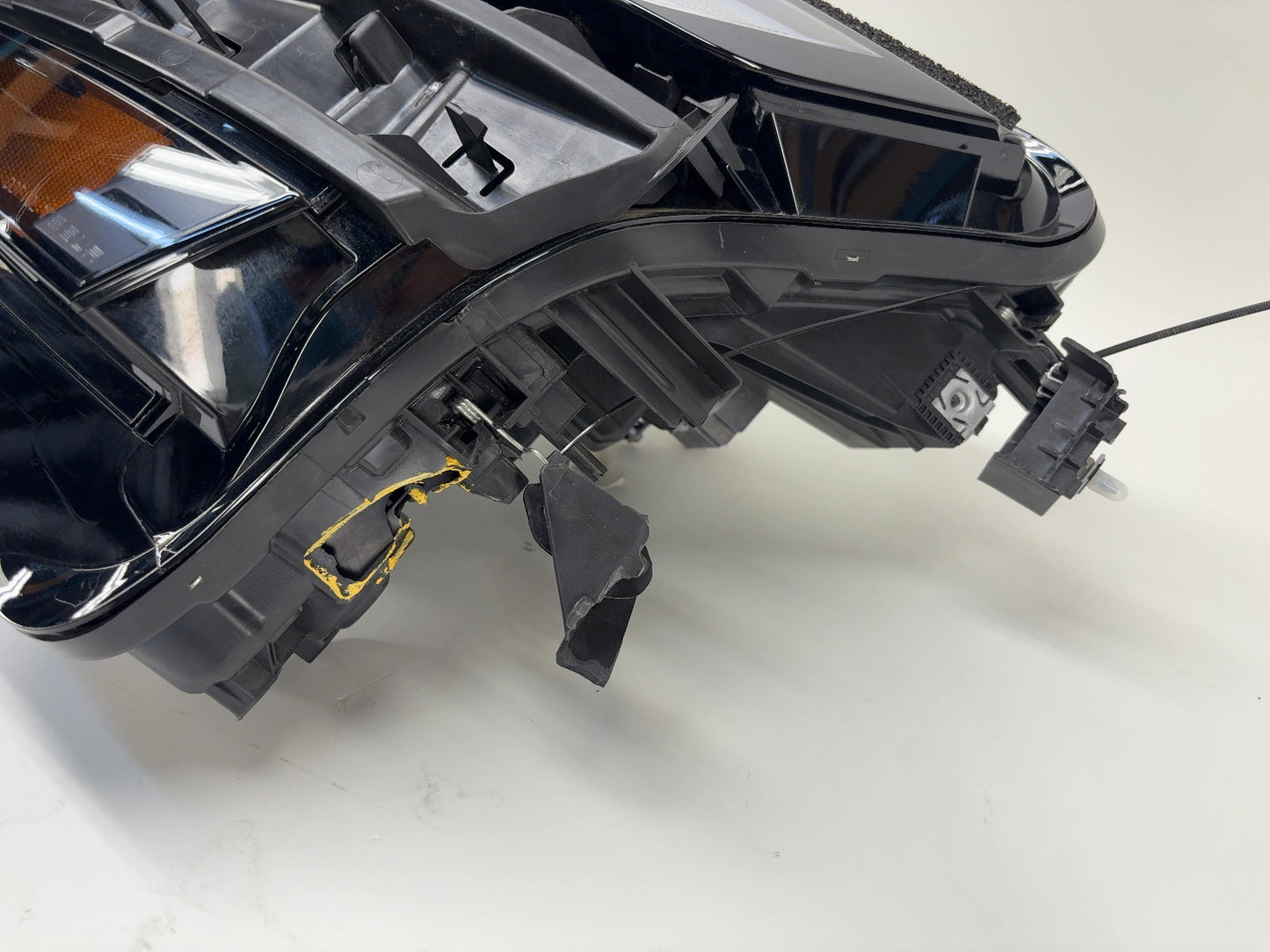 2025-2026 Tesla Model Y Juniper Headlamp Left 1918347-00-E