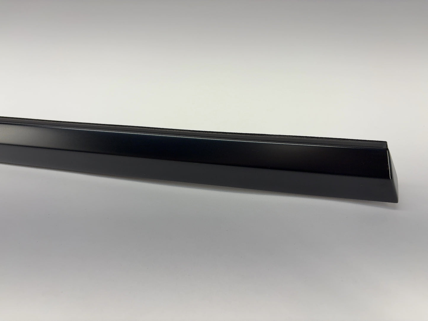 2024 Tesla Model Y Rear Right Door Belt Molding 1495721-00-E