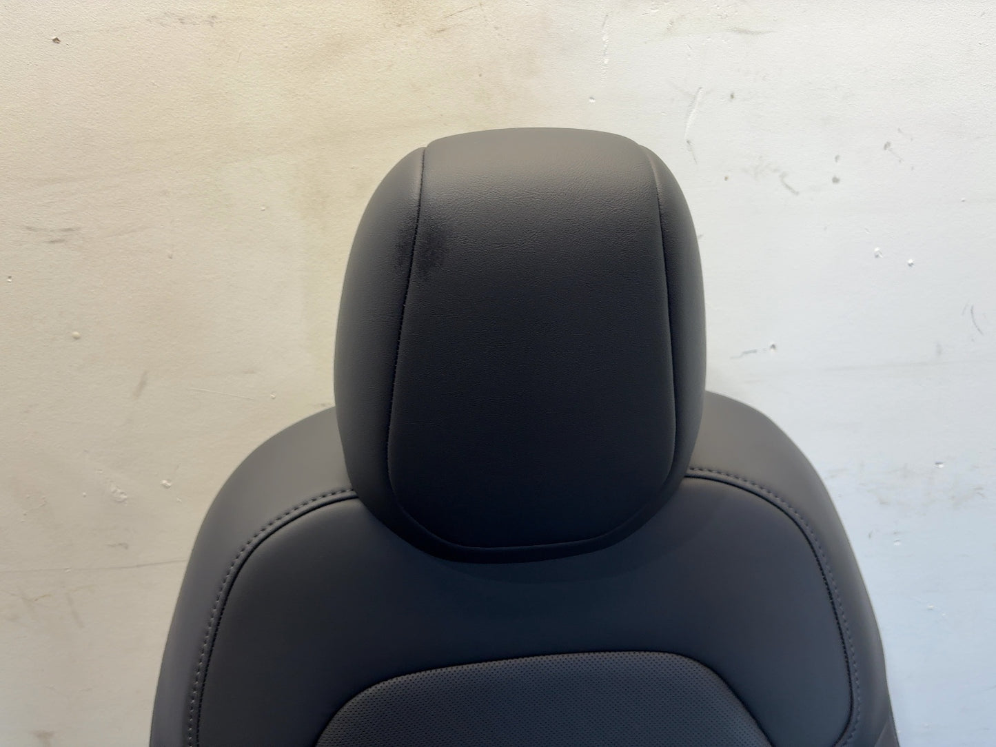 2026 Tesla Model Y Juniper Front Right Seat Assembly 2700041-F1-A