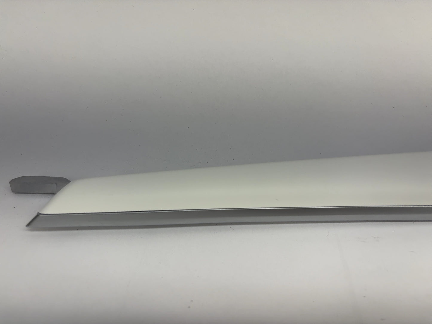 2024 Tesla Model Y Front Left Door Trim White 1803118-00-B