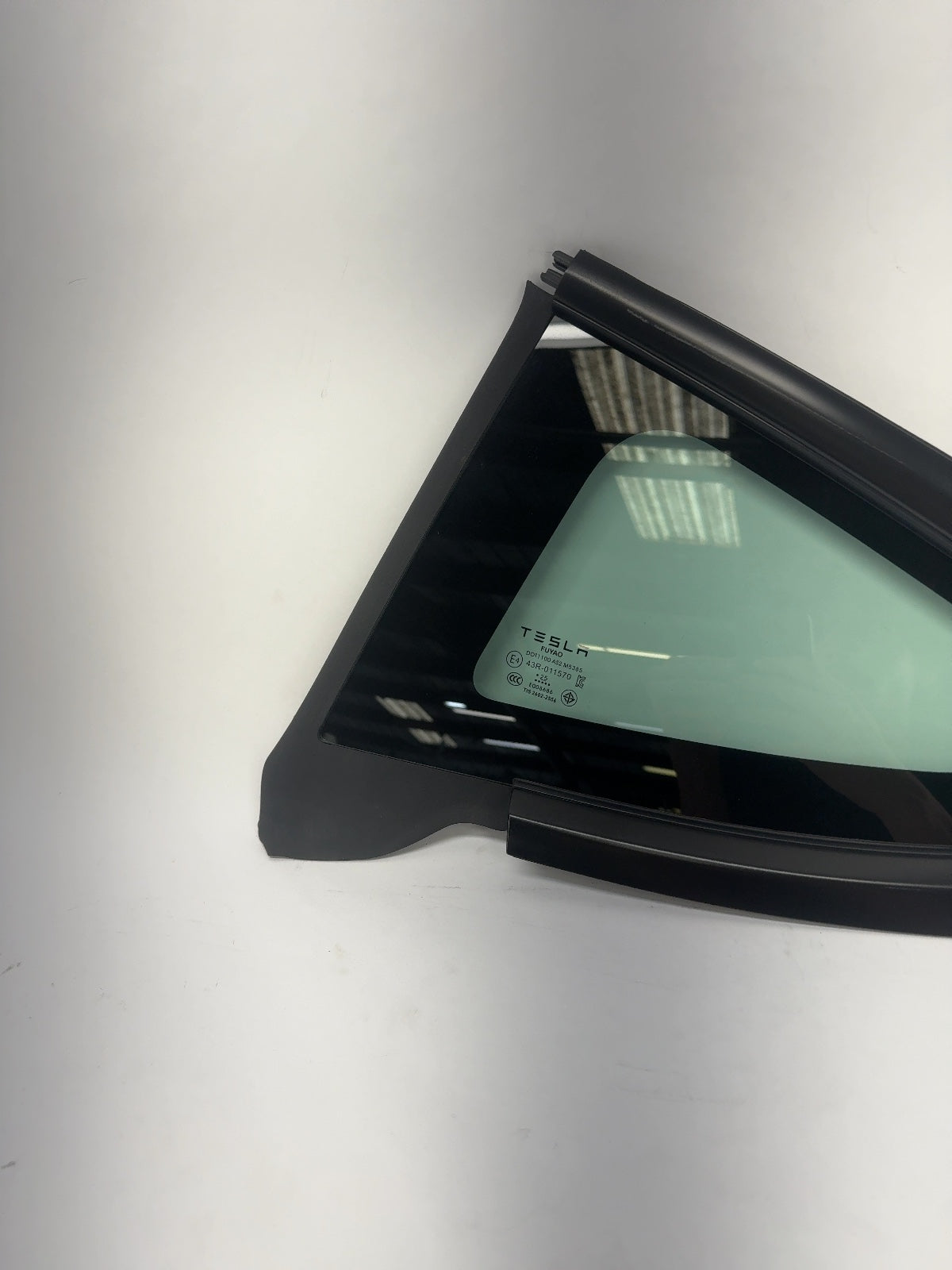 2025-2026 Tesla Model 3 Highland Left Quarter Glass 1915483-20-C