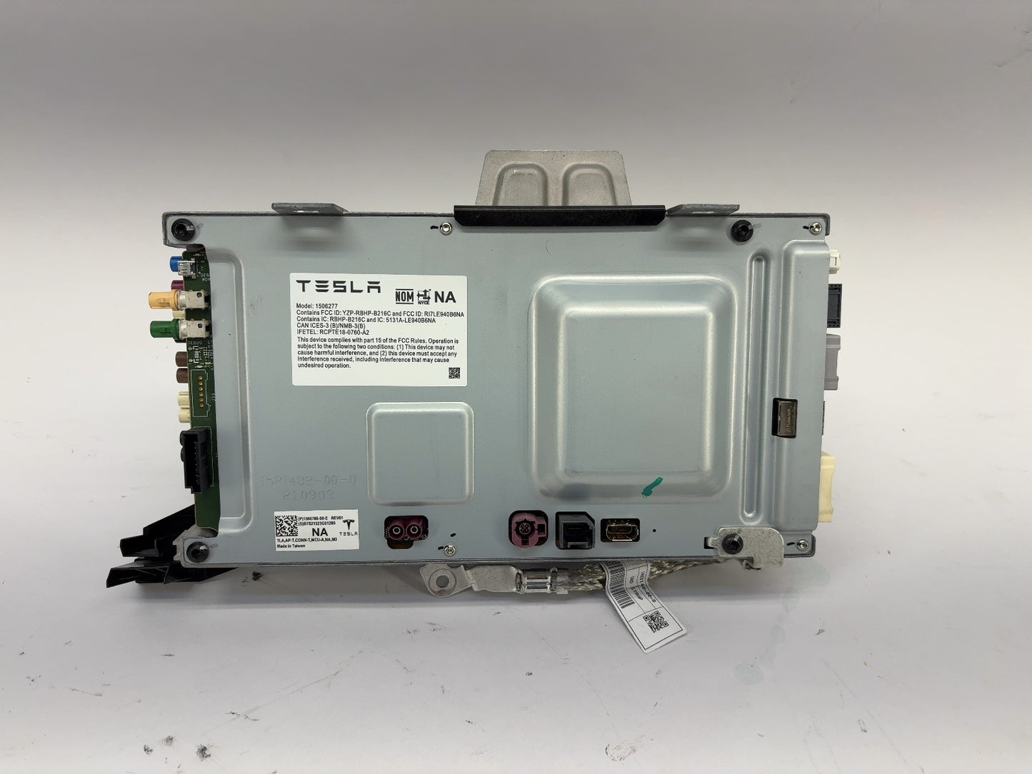 2021-2022 Tesla Model 3 Car Computer With Security Module 1566786-00-E