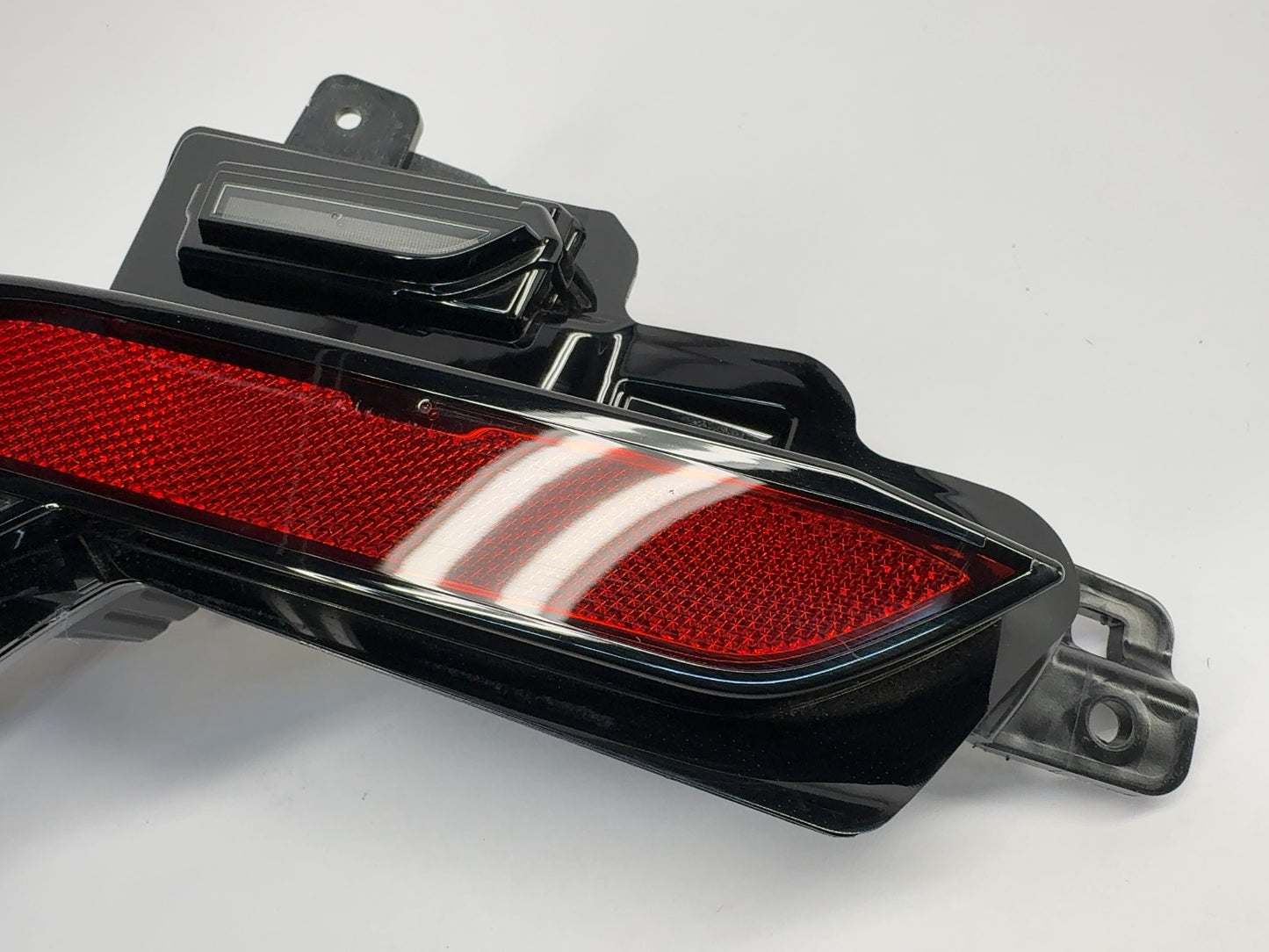 2025-2026 Tesla Model Y Juniper Rear Bumper Light Left 1979444-10-D