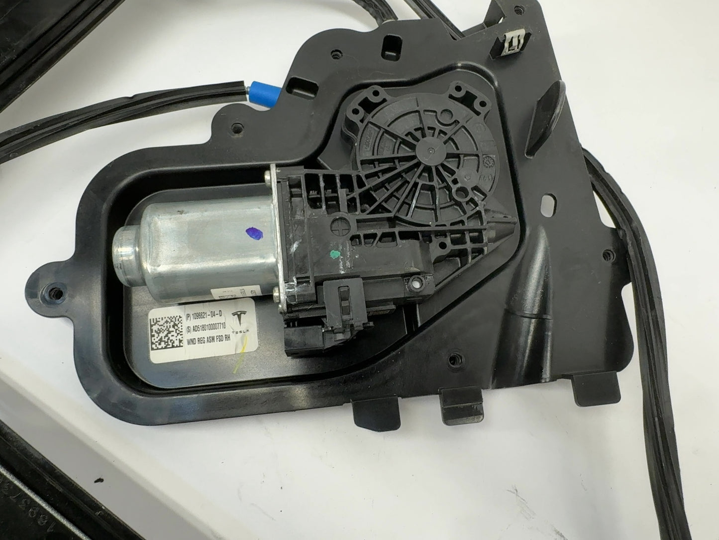 2018 Tesla Model 3 Front Right Door Window Regulator 1096621-04-D