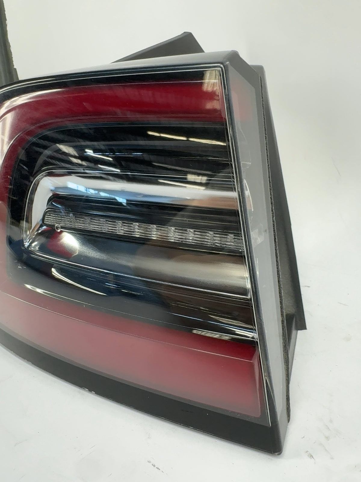 2021-2023 Tesla Model 3 Tail Lamp Rear Bodyside Left 1077397-00-H