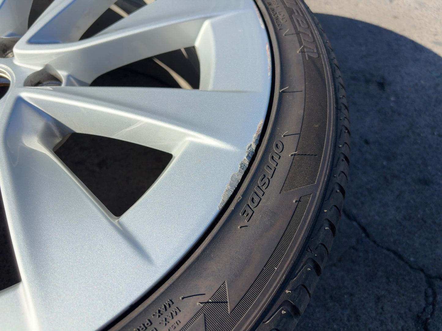 2017-2023 Tesla Model 3 Laufenn - S Fit A/s 235/40r19 Wheel 1234264-00-A