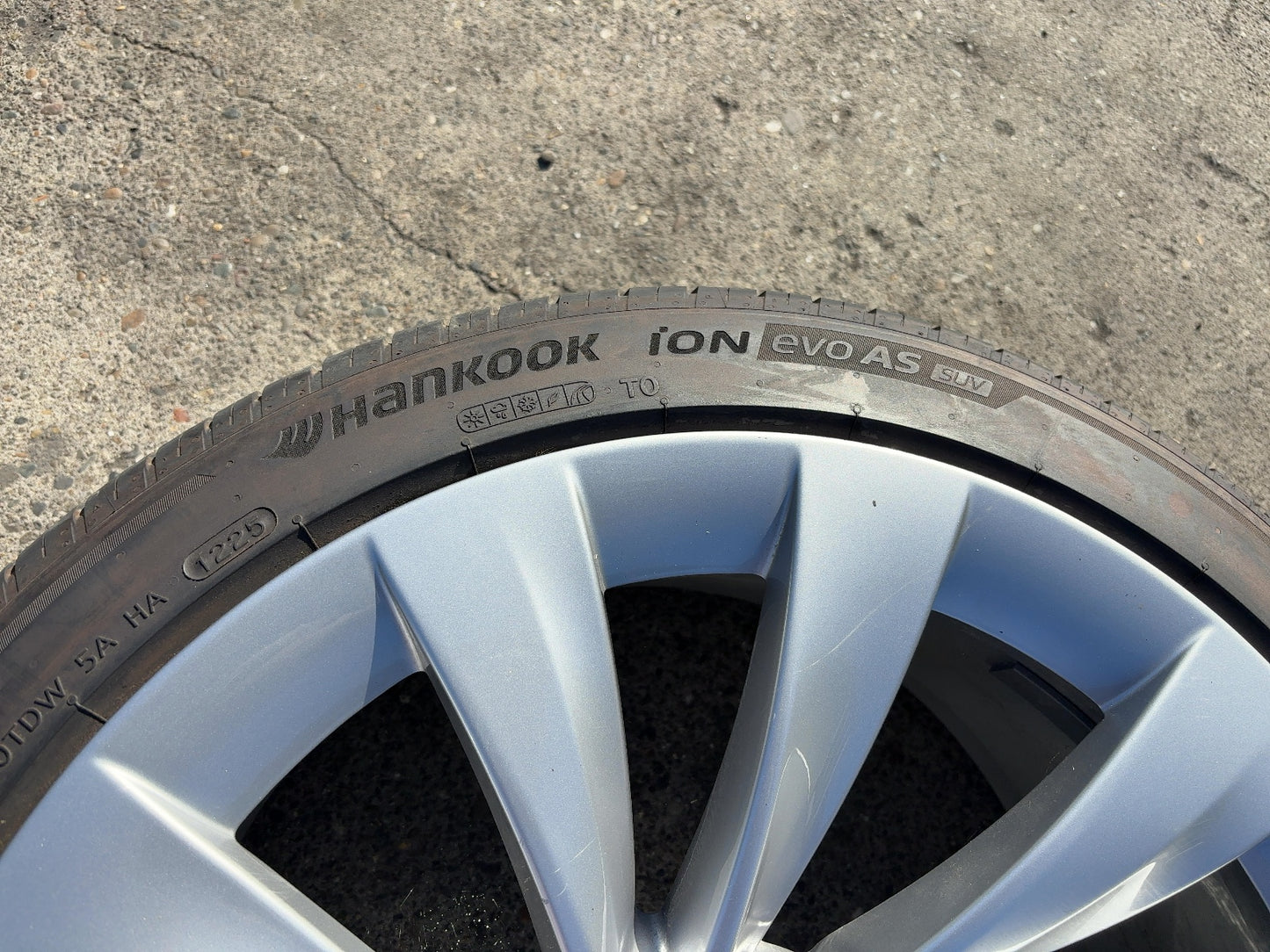 2025 Tesla Model Y Hankook - Ion Evo A/s 255/40r20 Wheel 2188243-00-A